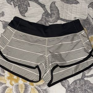 lululemon speed up shorts size 4 2.5 inch